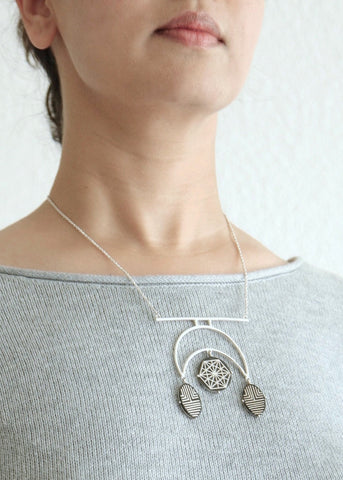 Elegant, minimalist, artisanal Bidri necklace - Lai