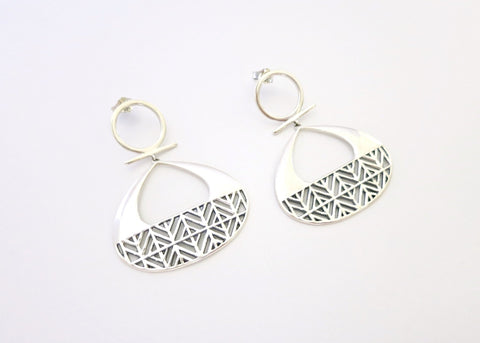 Urian dramatic lattice work earrings - Lai